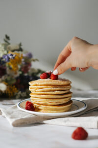 Pancakes avec des framboises