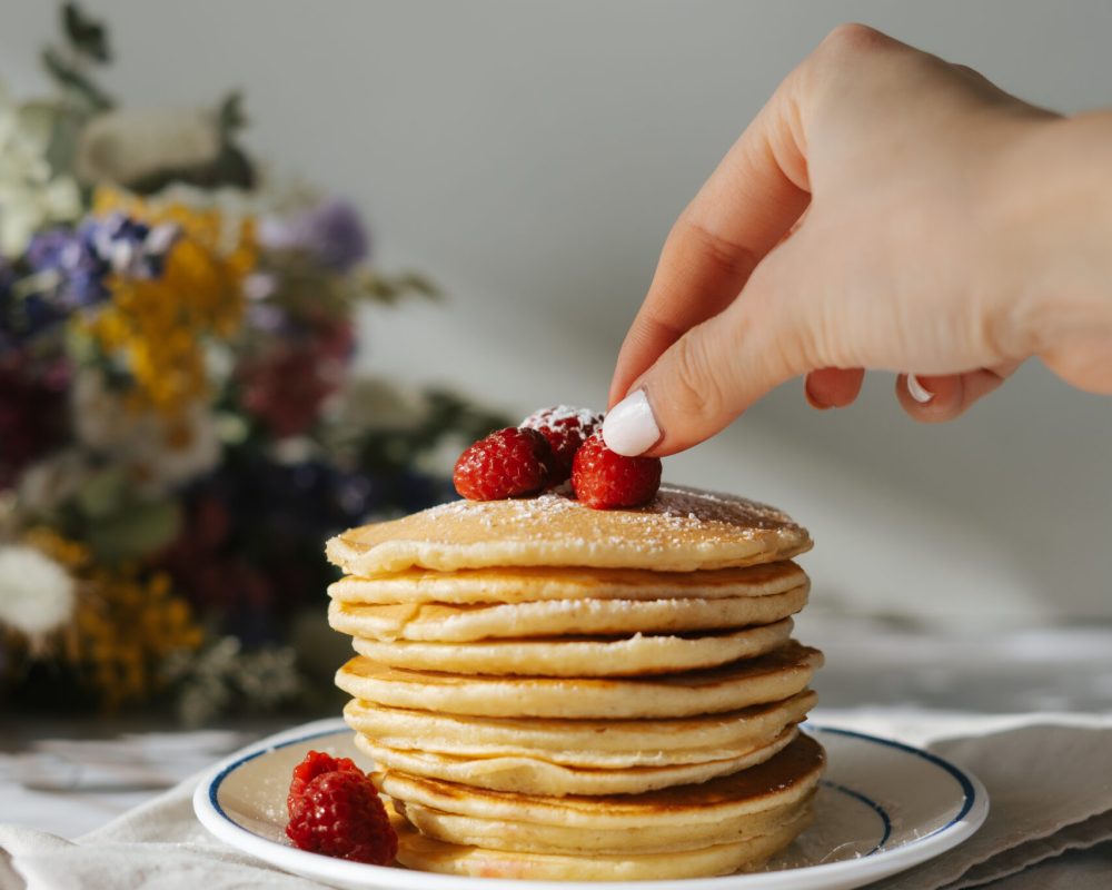 Pancakes avec des framboises